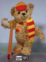 Steiff 671142 TEDDYBEER MET HOUTEN STEP DUITSLAND EDITIE 2002