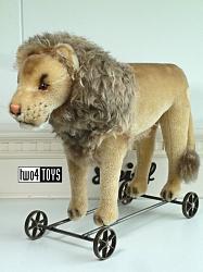 Steiff 400445 MOHAIR LION ON WHEELS 1909 REPLICA / 2007